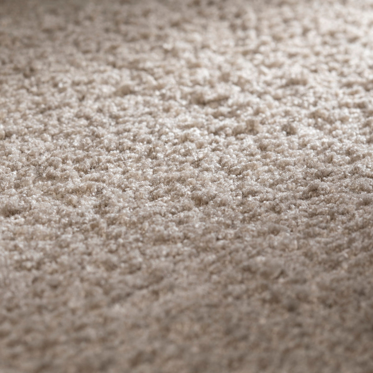 JAB Anstoetz Nightfall Teppichboden | Farbe: Taupe (475) | Raumansicht
