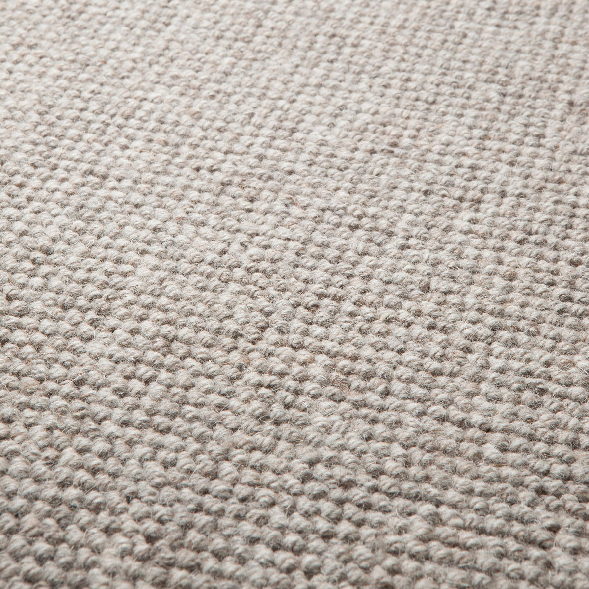JAB Anstoetz Pearl Teppichboden | Farbe: Silbergrau (490) | Raumansicht