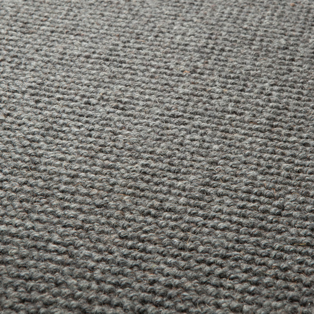 JAB Anstoetz Pearl Teppichboden | Farbe: Schiefergrau (697) | Raumansicht