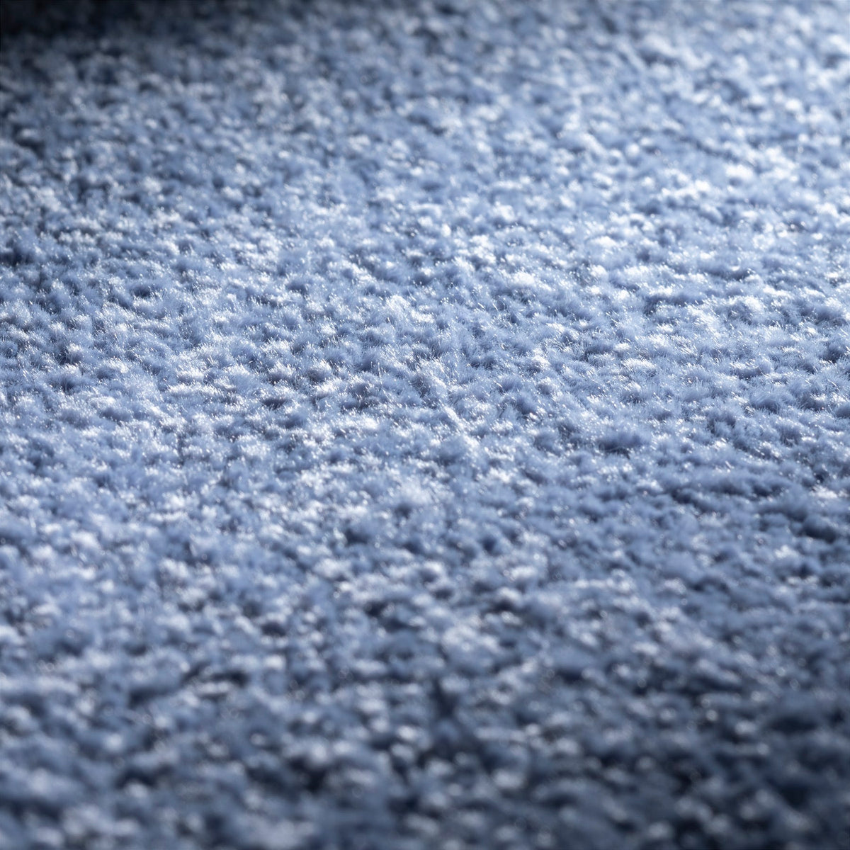 JAB Anstoetz Kiss Teppichboden | Farbe: Taubenblau (052) | Raumansicht