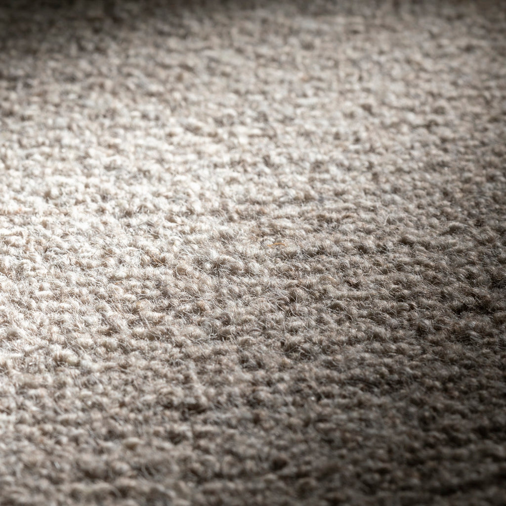 JAB Anstoetz Alpaca Teppichboden | Farbe: Greige Dunkel (497) | Raumansicht