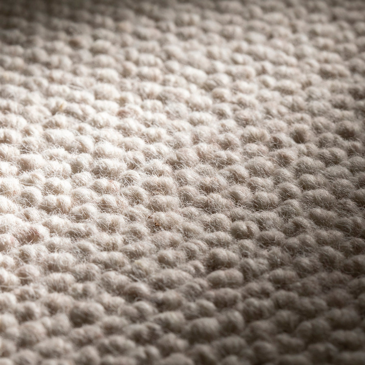 JAB Anstoetz Dot Teppichboden | Farbe: Creme Dunkel (171) | Raumansicht
