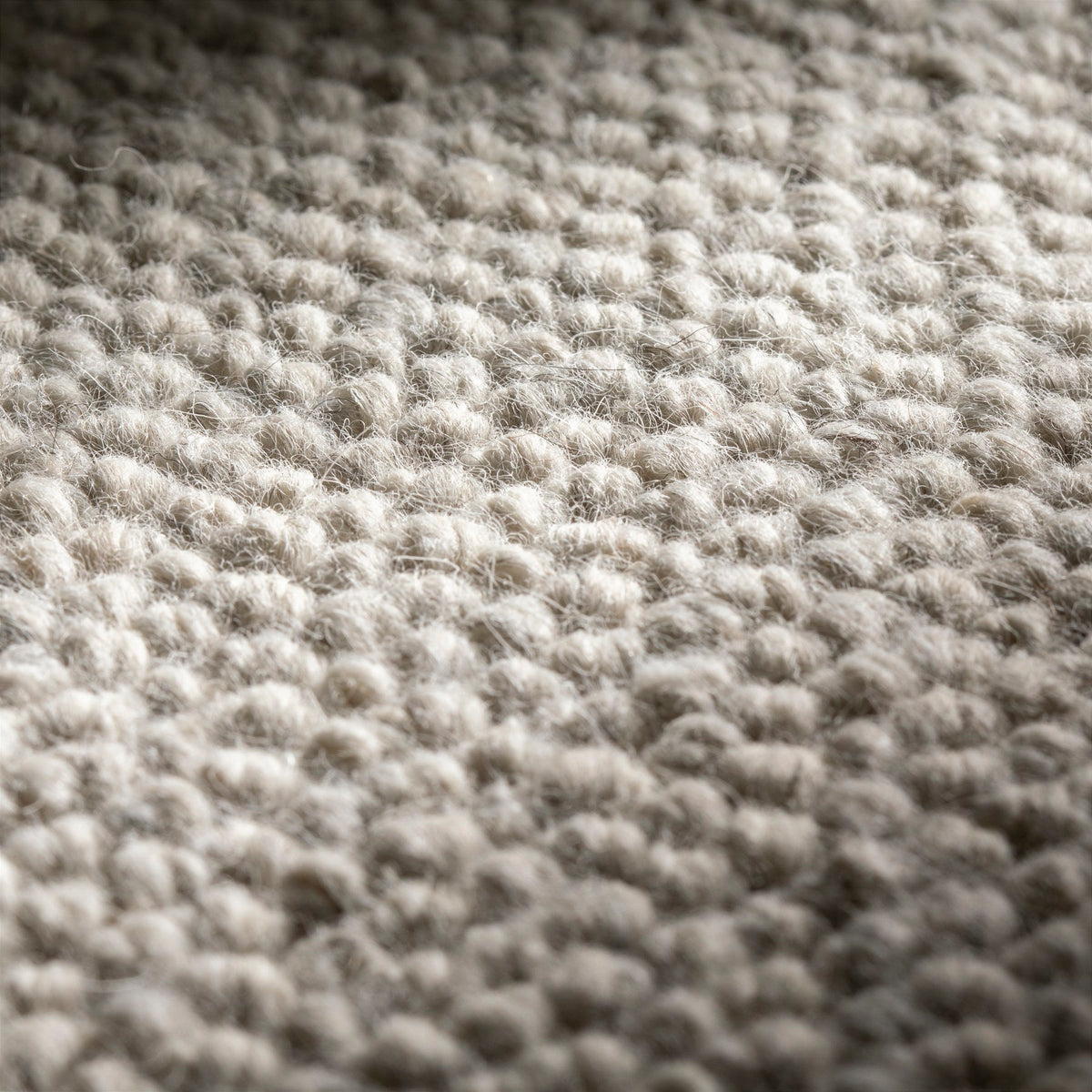 JAB Anstoetz Dot Teppichboden | Farbe: Greige (296) | Raumansicht