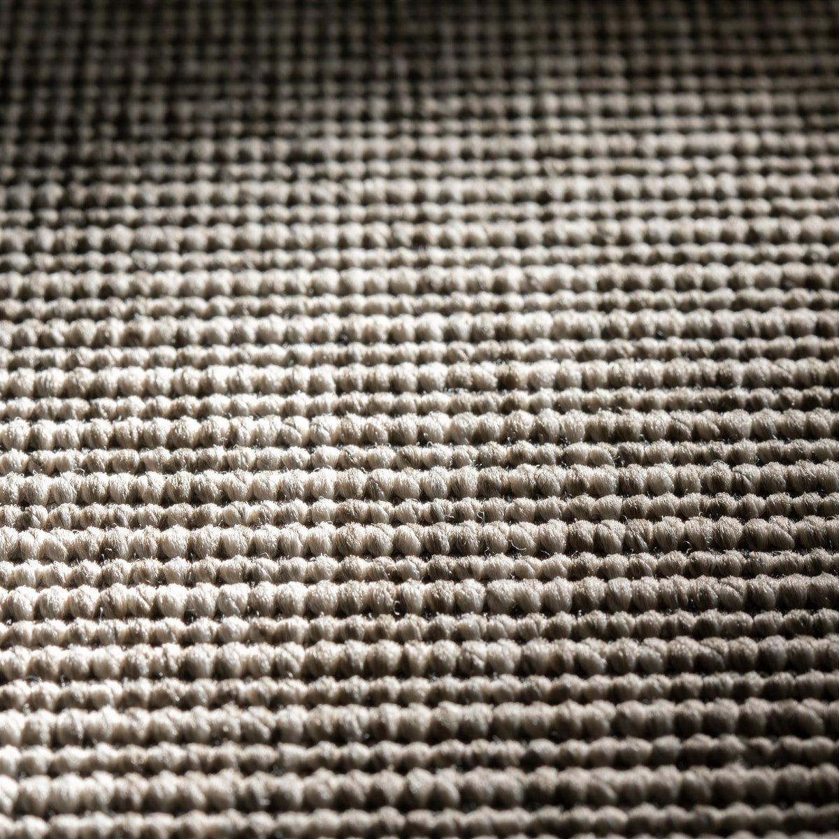 JAB Anstoetz Stone Teppichboden | Farbe: Steingrau (297) | Raumansicht