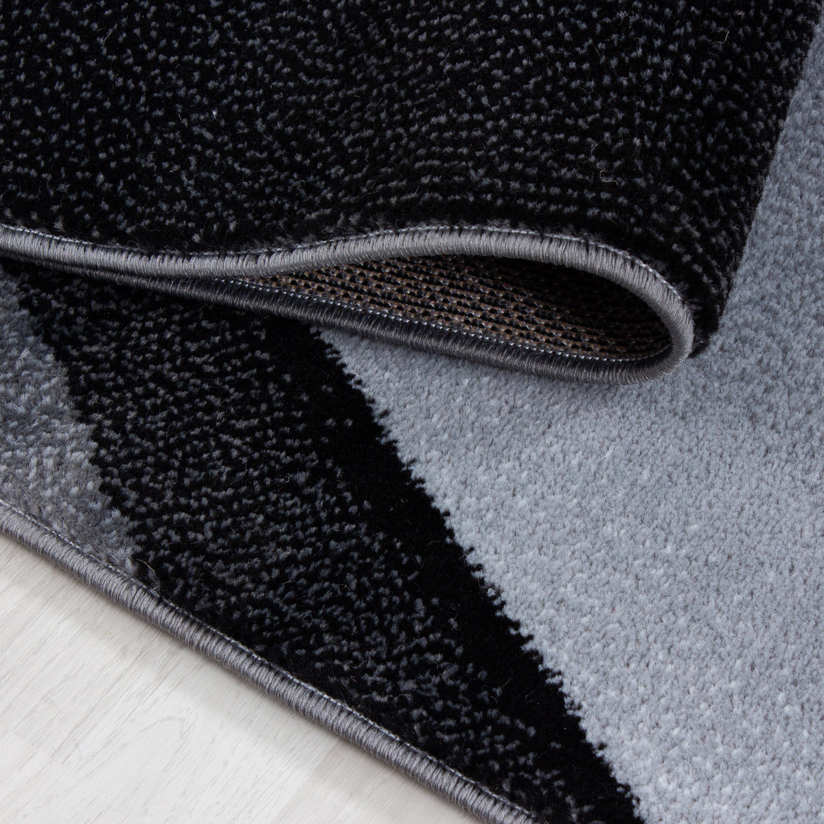 Plus 8010 Black Kurzflor Teppich