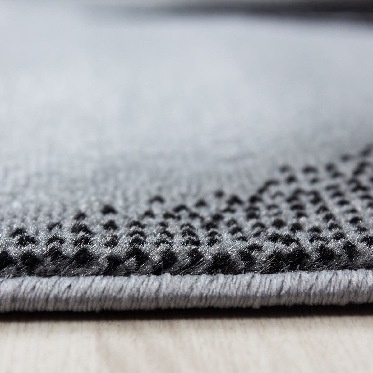 Plus 8008 Black Kurzflor Teppich