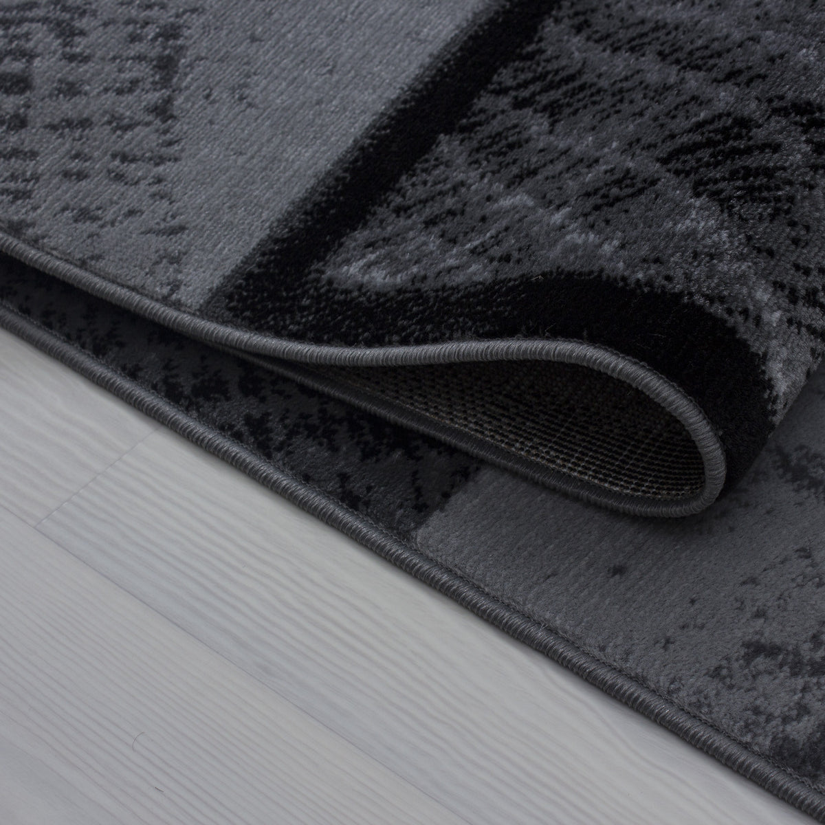 Plus 8003 Black Kurzflor Teppich