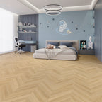 Kiruna Eiche Frost Chevron Klebevinyl – Raumbeispiel 1