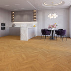 Kiruna Eiche Palme Chevron Klebevinyl – Raumbeispiel 1