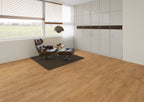 Solenta Kiefer Gold Klebevinyl – Raumbeispiel 1