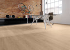 Dornova Eiche Perfekt Beige Klebevinyl – Raumbeispiel 2