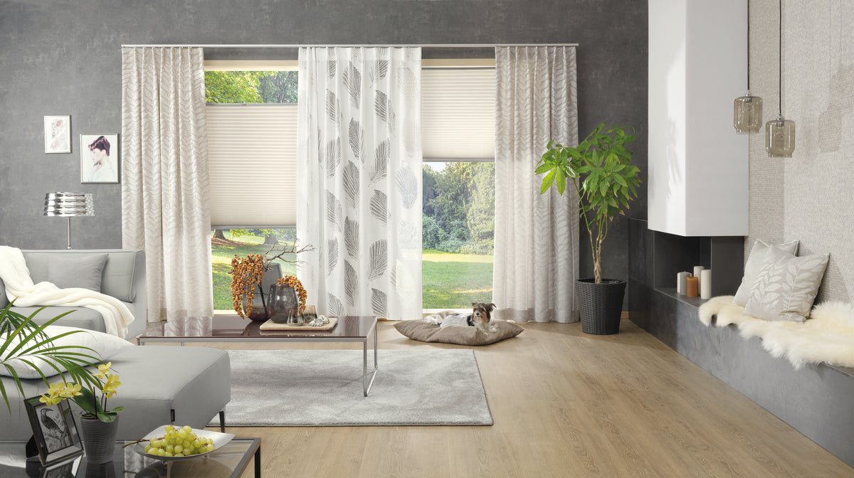 Dornova Eiche Perfekt Braun Klebevinyl – Raumbeispiel 3