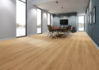 Dornova Eiche Perfekt Natur Klebevinyl – Raumbeispiel 2