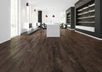 Dornova Hickory Braun Klebevinyl – Raumbeispiel 2