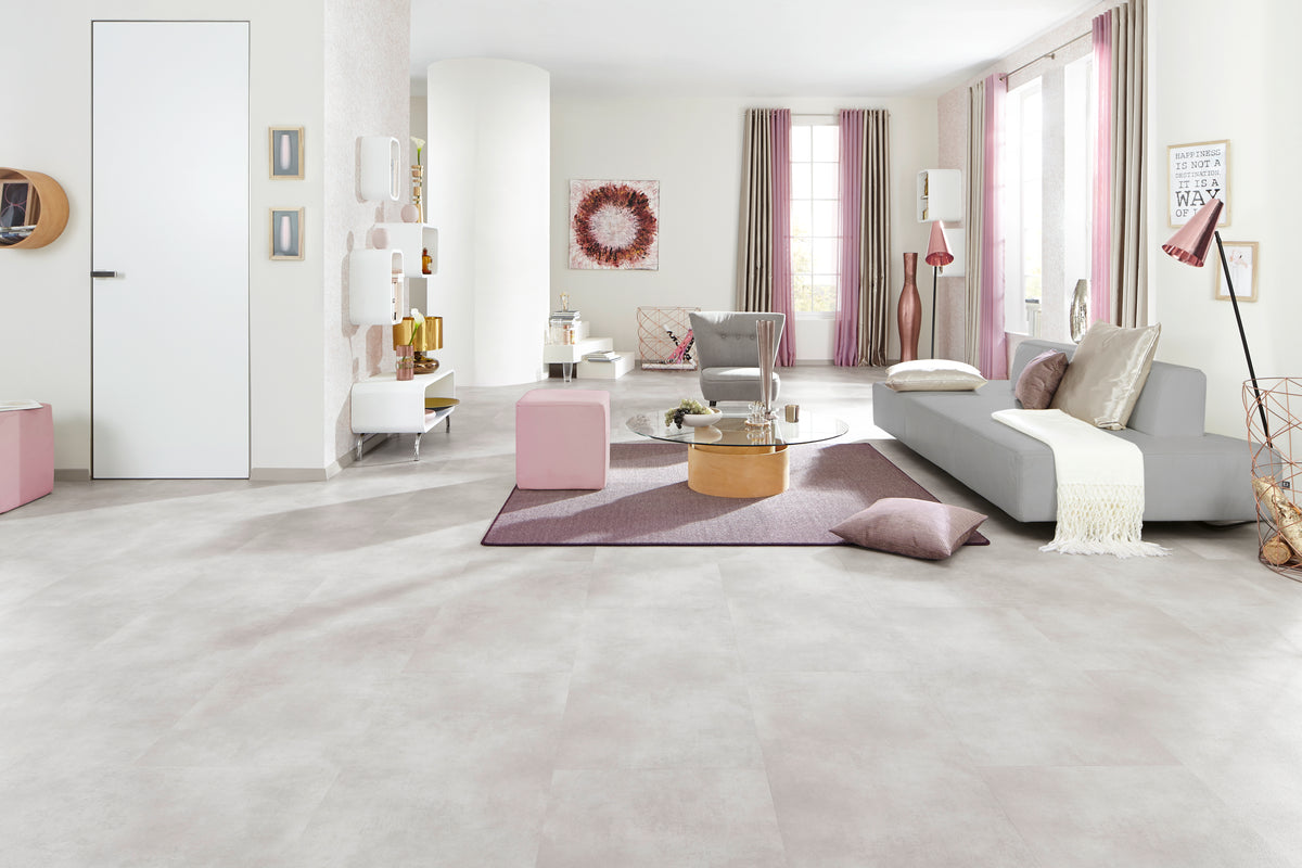 Dornova Beton Natur Klebevinyl – Raumbeispiel 2