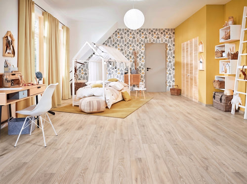 Aalborg Eiche Creme – Laminat 8mm | Raumbild 1 (Beispielbild, Farbe kann abweichen)
