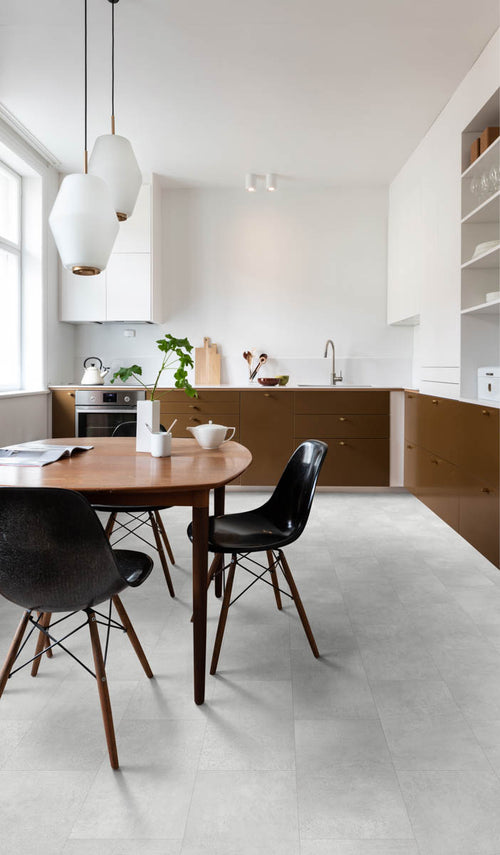 Aldavia Beton Hellgrau Klebevinyl – Raumbeispiel (Farbe kann abweichen)