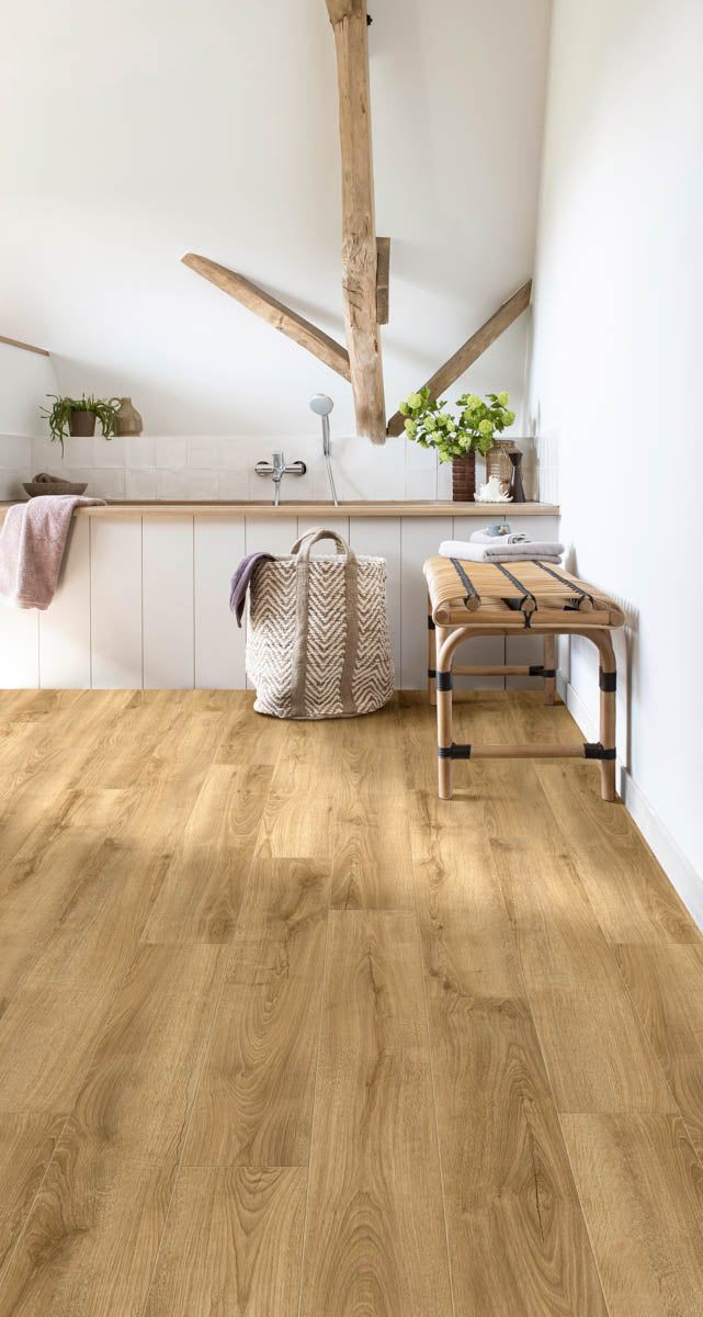 Artando Eiche Honig Klickvinyl – Raumbeispiel (Farbe kann abweichen)
