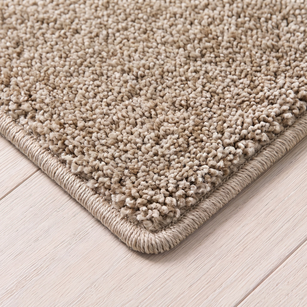 Aurelis Teppich nach Maß | Farbe: Sand (072) | gekettelte Kante (Beispielbild, Farbe kann abweichen)