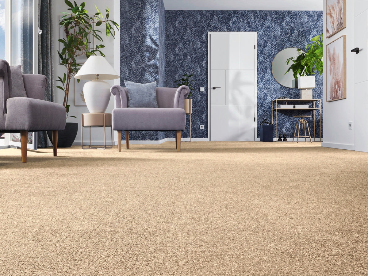 Bellagio Teppichboden | Farbe: Sand (610) | Raumansicht (Beispielbild, Farbe kann abweichen)