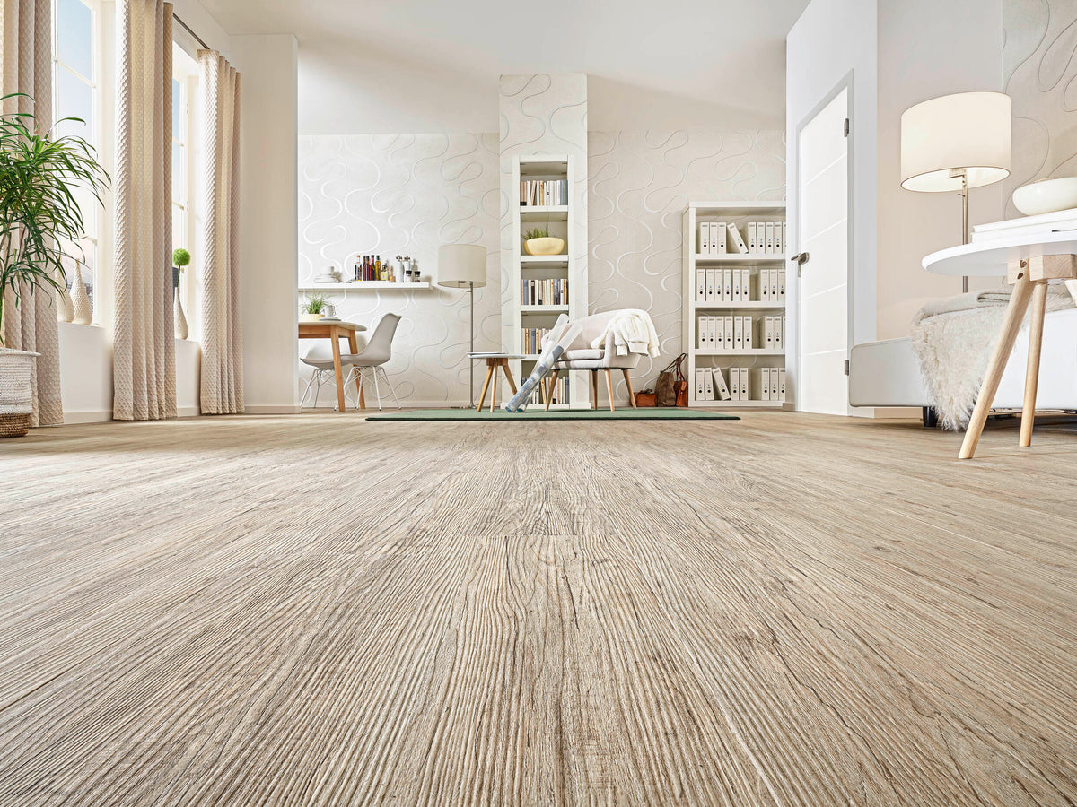 Solenta Kiefer Grau Klebevinyl – Raumbeispiel 2