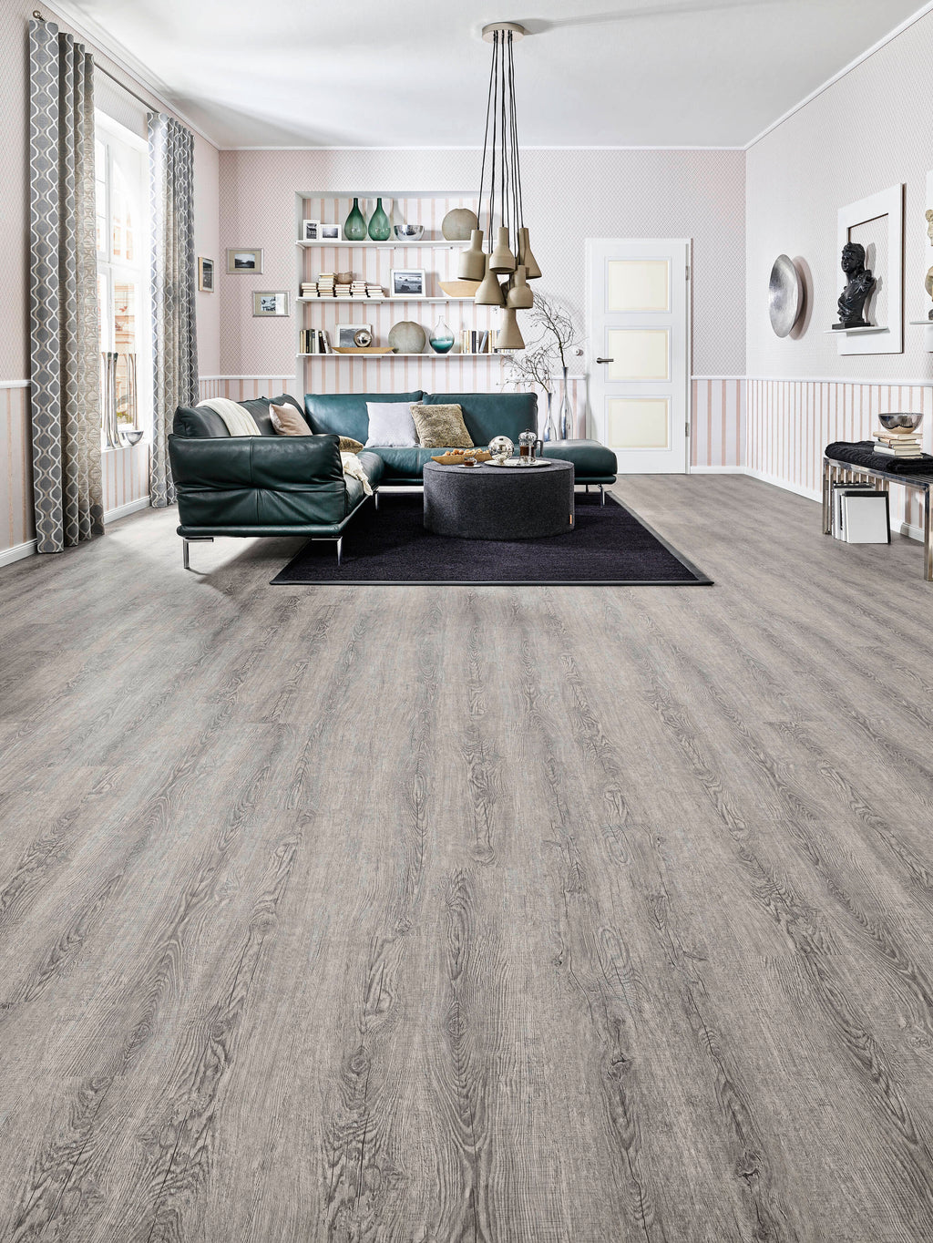Solenta Eiche Alt Grau Klebevinyl – Raumbeispiel 3