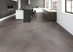 Solenta Beton Dunkel Klebevinyl – Raumbeispiel 1