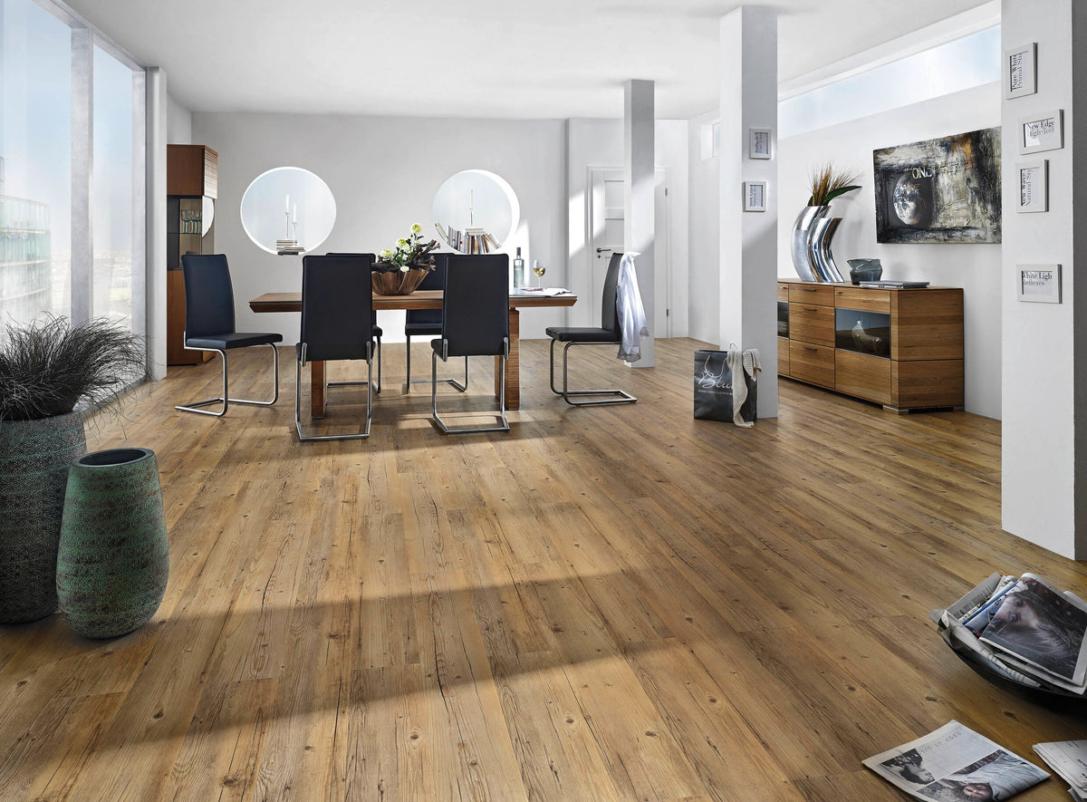 Dornova Kiefer Blond Klebevinyl – Raumbeispiel 3