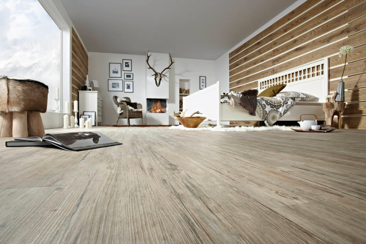 Dornova Treibholz Grau Klebevinyl – Raumbeispiel 2