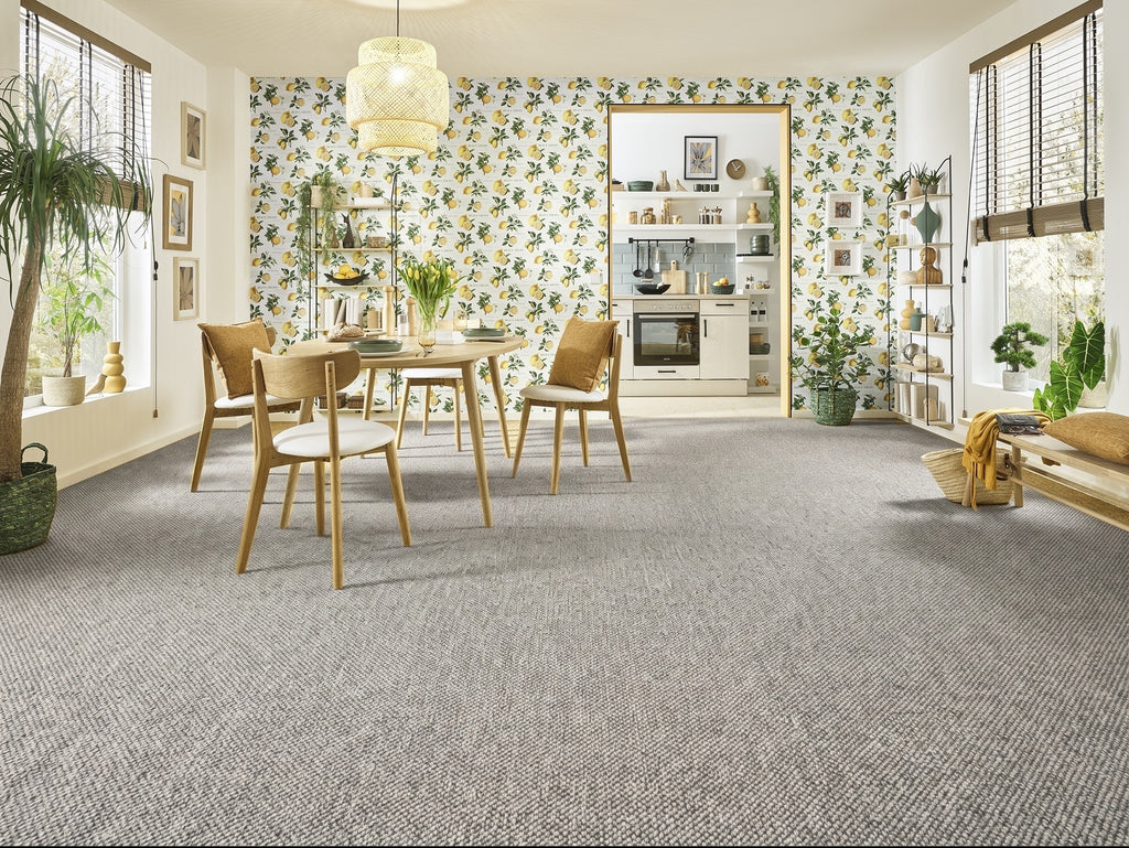 Callista Teppichboden | Farbe: Grau Oliv | Raumansicht (Beispielbild, Farbe kann abweichen)