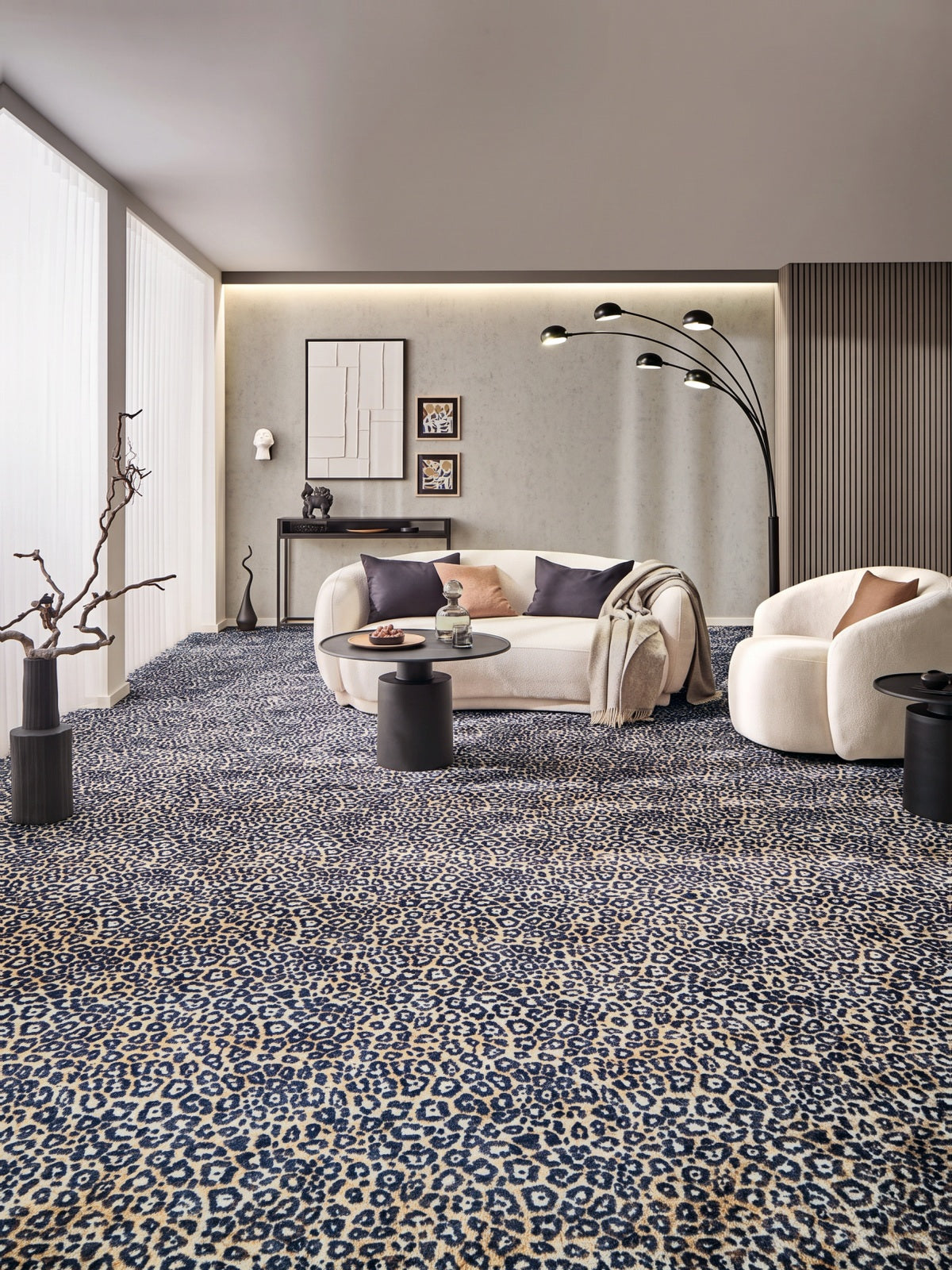 Calypso Teppichboden | Farbe: Leopard Blau (73) | Raumbild 1 (Beispielbild, Farbe kann abweichen)