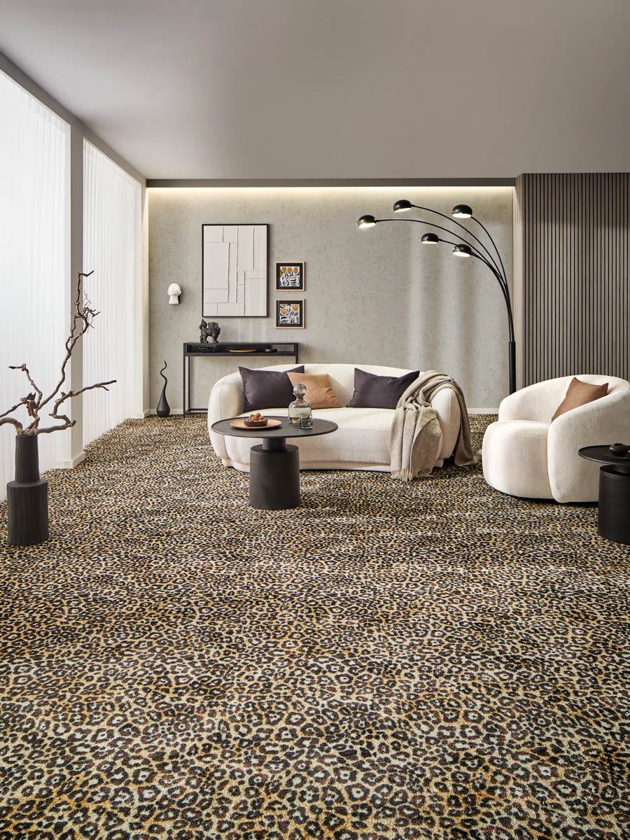 Calypso Teppichboden | Farbe: Leopard Natur (43) | Raumansicht (Beispielbild, Farbe kann abweichen)