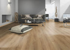 Cleverano Eiche Karamell Klickvinyl – Raumbeispiel (Farbe kann abweichen)