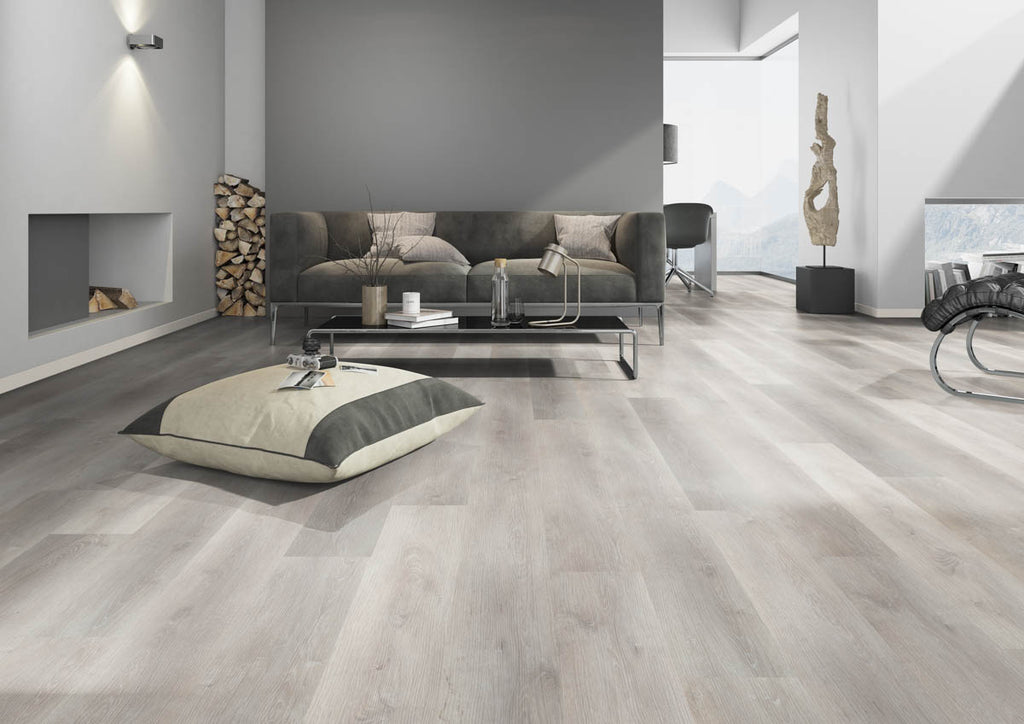 Cleverano Eiche Silbergrau Klickvinyl – Raumbeispiel (Farbe kann abweichen)