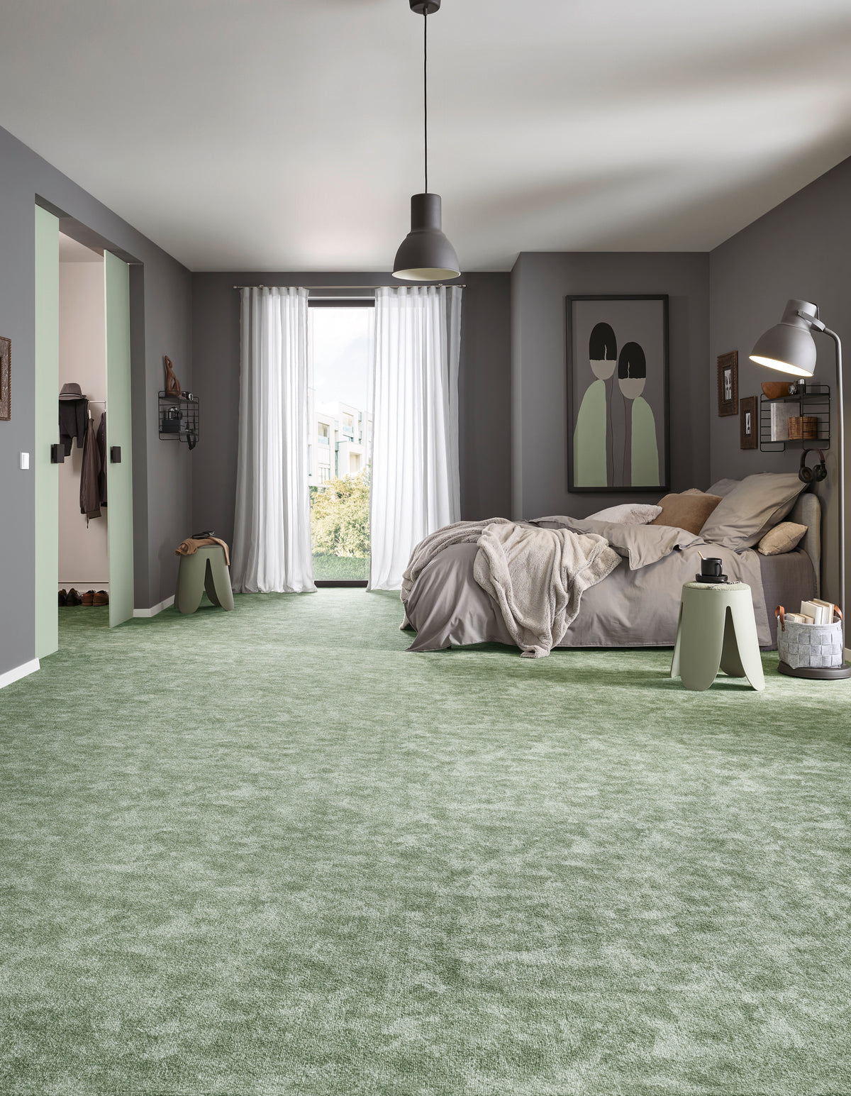 Coralia Teppichboden | Farbe: Grün Dunkel | Raumansicht 2