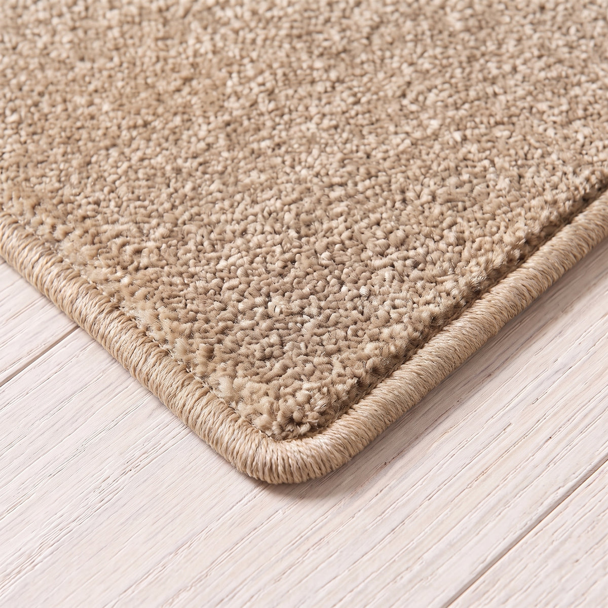 Corina Teppich nach Maß | Farbe: Beige Mittel Heller | gekettelte Kante (Beispielbild, Farbe kann abweichen)