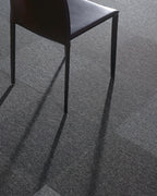 Diorena Teppichfliese 50x50cm | Farbe: Schiefergrau (935) | Raumbild 1 (Beispielbild, Farbe kann abweichen)
