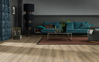 Domvero Eiche Natur Klickvinyl – Raumbeispiel (Farbe kann abweichen)
