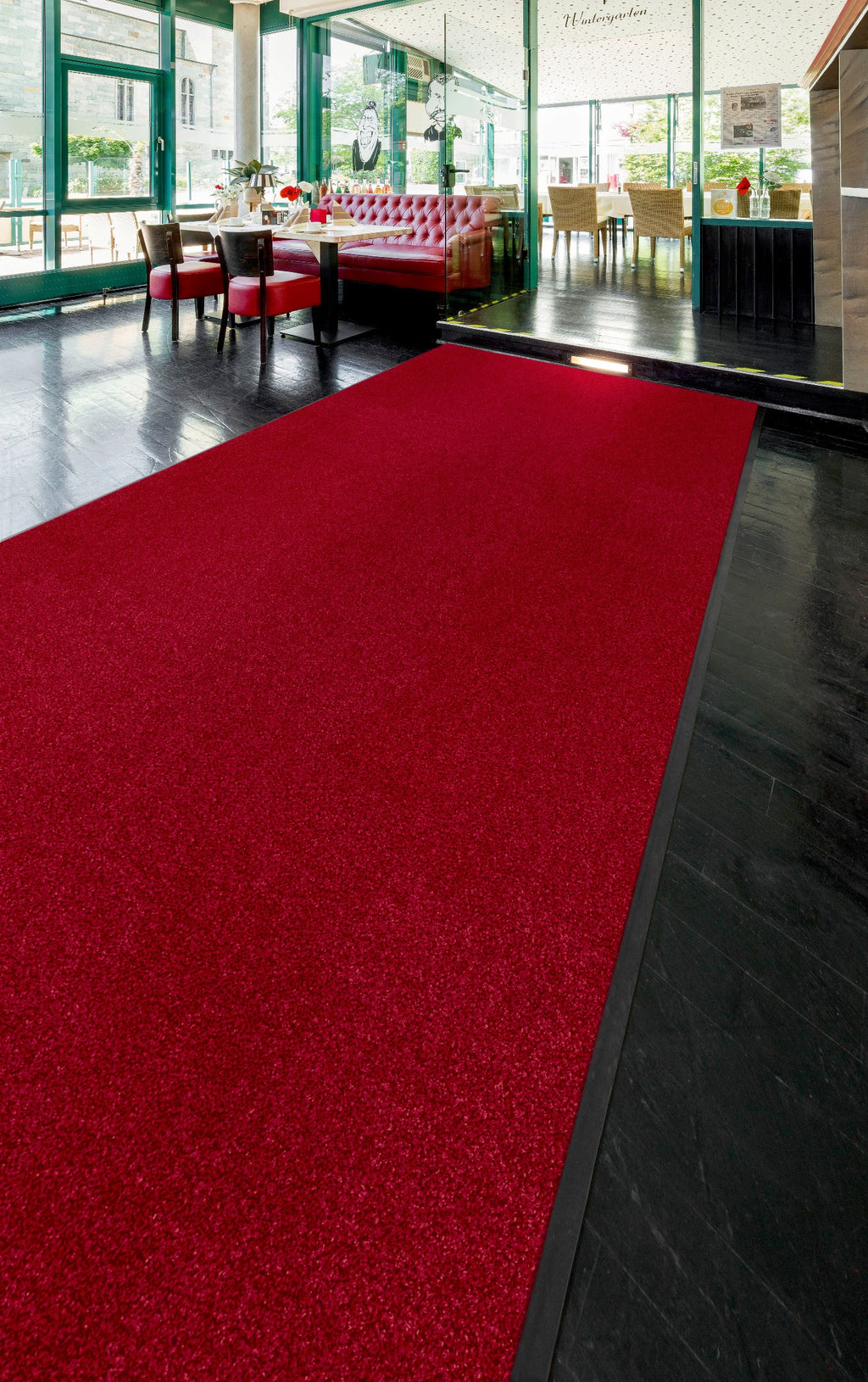 Magnora Uni Sauberlauf von der Rolle | Farbe: Rot | Raumbild 1 (Beispielbild, Farbe kann abweichen)