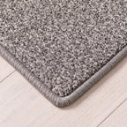 Esmera Teppich nach Maß | Farbe: Taupe (075) | gekettelte Kante (Beispielbild, Farbe kann abweichen)