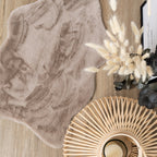 Fellara Dekofell, Beige, auf dem Holzboden