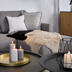 Fellara Dekofell, Beige, auf dem Sofa