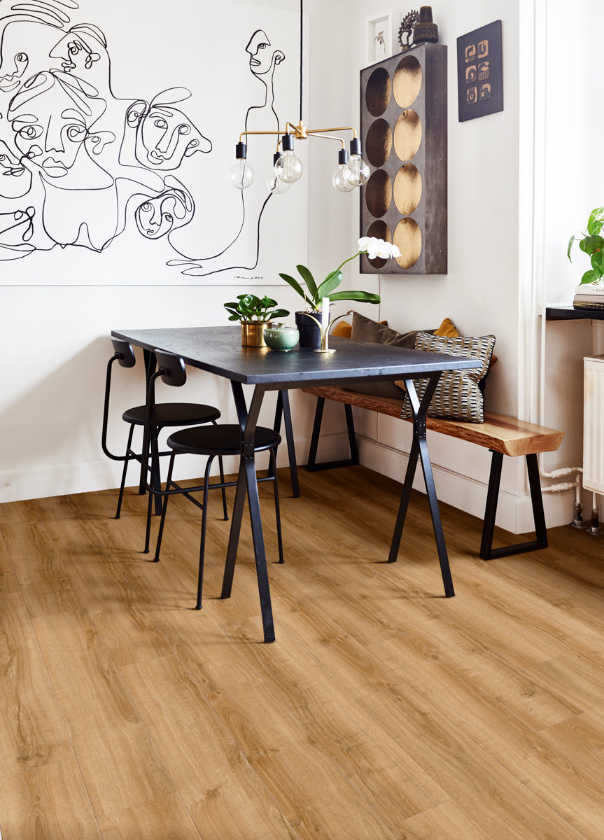 Ferondo Eiche Honig Klickvinyl – Raumbeispiel (Farbe kann abweichen)