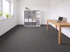 Firmano Nadelvlies Teppichboden | Farbe: Grau Dunkel | Raumansicht (Beispielbild, Farbe kann abweichen)