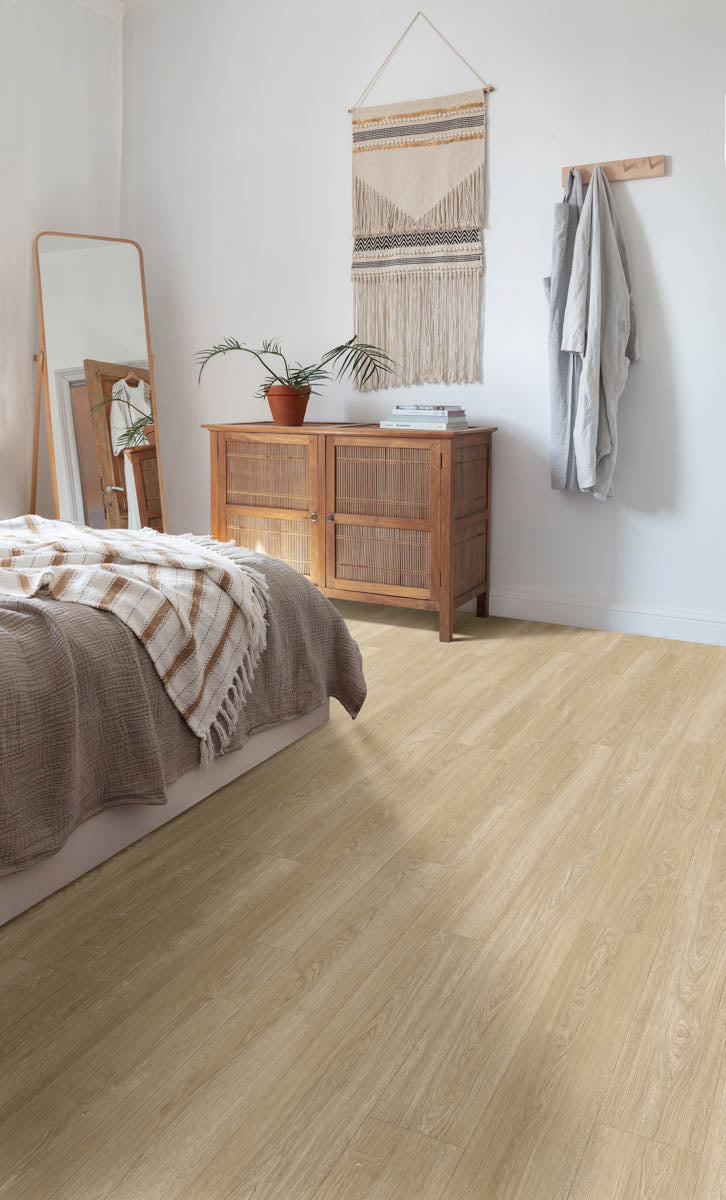Gorvado Eiche Sand Klickvinyl – Raumbeispiel (Farbe kann abweichen)