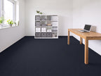 Granuro Nadelvlies Teppichboden | Farbe: Blau Tief | Raumansicht (Beispielbild, Farbe kann abweichen)