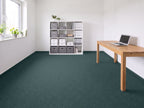 Granuro Nadelvlies Teppichboden | Farbe: Türkis Dunkel | Raumansicht (Beispielbild, Farbe kann abweichen)