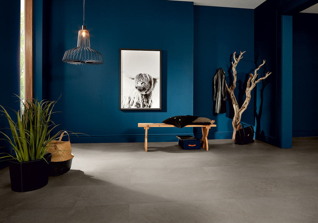 Ivoverano Stein Taupe Klebevinyl – Raumbeispiel (Farbe kann abweichen)