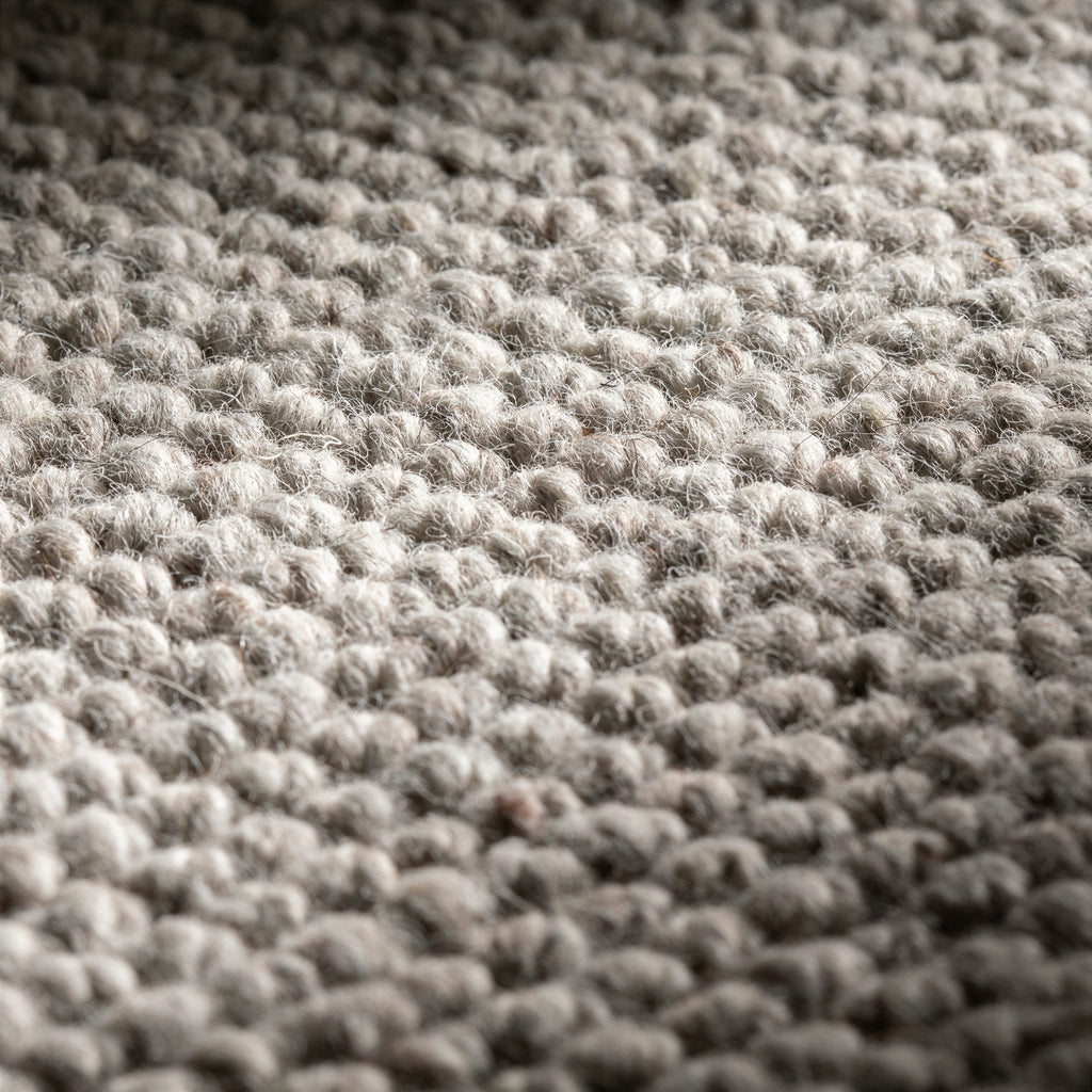 JAB Anstoetz Dot Teppich nach Maß | Farbe: Silbergrau Hell (399) | Detailansicht