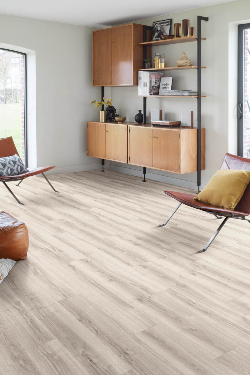 Jandello Eiche Weiß Klebevinyl – Raumbeispiel (Farbe kann abweichen)